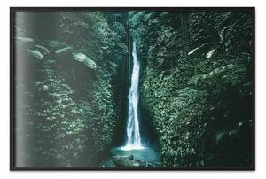 Poster: Oasi verde - una magica cascata tra rigogliose piante tropicali