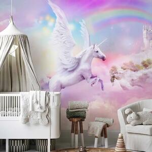 Carta da parati moderna Mondo fantastico - unicorno con ali in un ambiente pastello