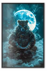 Poster: Orso minaccioso - soldato in uniforme militare sotto la luce della luna
