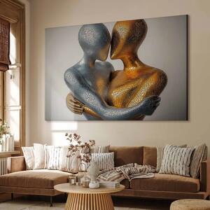 Amore di due figure - figura dorata e argentata intrecciate in un abbraccio