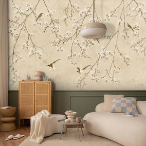 Carta da parati moderna Rami luminosi - fiori in fiore e uccelli su sfondo beige