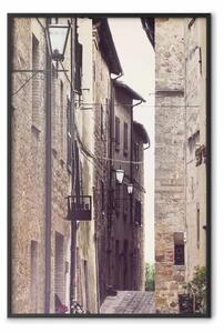 Poster: Vecchio vicolo - fotografia di edifici in mattoni in un vicolo