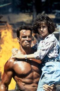 Fotografia Arnold Schwarzenegger And Alyssa Milano Commando 1985 Directed By Mark L Lester, (26.7 x 40 cm)