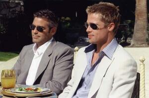 Fotografia artistica George Clooney And Brad Pitt, (40 x 26.7 cm)