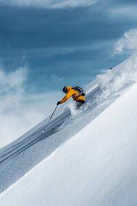 Fotografia artistica Mid adult male skier speeding downhill, Ross Woodhall, (26.7 x 40 cm)