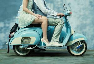 Fotografia artistica Couple riding vintage scooter, Colin Anderson Productions pty ltd, (40 x 26.7 cm)