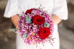 Fotografia artistica Red roses and pink flowers in a bridal bouquet, Os Tartarouchos, (40 x 26.7 cm)