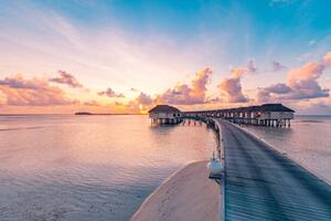Fotografia artistica Amazing beach landscape Beautiful Maldives sunset, Levente Bodo, (40 x 26.7 cm)