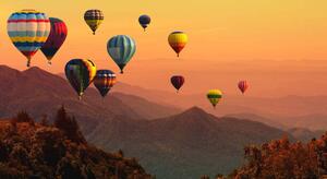 Fotografia artistica Hot air balloon above high mountain at sunset, AppleZoomZoom, (40 x 22.5 cm)