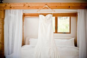 Fotografia artistica Wedding dress hanging bed, Cavan Images, (40 x 26.7 cm)