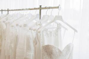 Fotografia artistica Wedding dresses in shop, grinvalds, (40 x 26.7 cm)