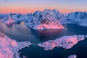 Fotografia Aerial view of snowy fjord and, Roberto Moiola / Sysaworld, (40 x 26.7 cm)