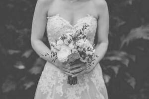 Fotografia artistica Bride holding flowers, Dennis Diatel Photography, (40 x 26.7 cm)