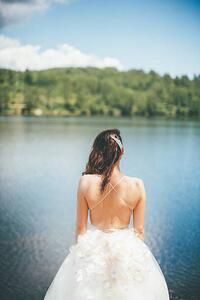 Fotografia artistica Sexy back of beautiful bride by the lake, Pekic, (26.7 x 40 cm)