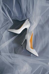 Fotografia artistica Bride's shoes with a veil top view close-up, Artem Sokolov, (26.7 x 40 cm)