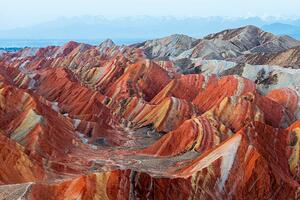 Fotografia artistica Colorful mountain in Danxia landform in, Ratnakorn Piyasirisorost, (40 x 26.7 cm)
