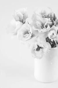 Fotografia artistica Beauty Eustoma flowers in vase Black, white_caty, (26.7 x 40 cm)