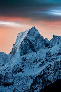 Fotografia Dramatic sunrise over snowy peak Badile, Roberto Moiola / Sysaworld, (26.7 x 40 cm)
