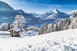 Fotografia artistica Winter wonderland with mountain chalet in the Alps, bluejayphoto, (40 x 26.7 cm)