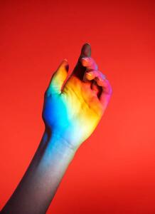 Fotografia artistica hand with rainbow colours, Tara Moore, (30 x 40 cm)