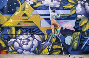Fotografia artistica Street Artist On A Ladder Drawing On Wall, ArtistGNDphotography, (40 x 26.7 cm)