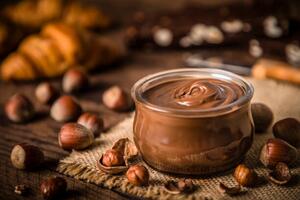 Fotografia artistica Crystal jar full of hazelnut and chocolate spread, carlosgaw, (40 x 26.7 cm)