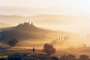 Fotografia artistica Typical Tuscany landscape with farmhouse in, Gary Yeowell, (40 x 26.7 cm)