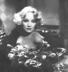Fotografia artistica Shanghai Express by Josef von Sternberg with Marlene Dietrich 1932, (40 x 40 cm)