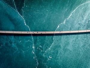 Fotografia Driving on a bridge over deep blue water, HRAUN