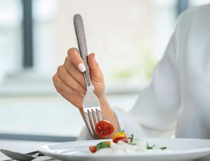 Set Posate colorate 24 pezzi JUST CUTLERY 6 posto tavola 18/10 (AISI 420) impugnatura ergonomica in confezione vetrina colore Tortora
