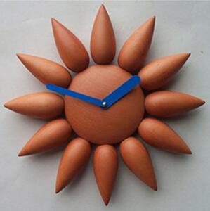 Orologio da parete Dalia in legno di faggio massello tinto ciliegio