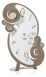 Orologio da tavolo Circeo in metallo, Dimensioni 20x h 31 cm, Un orologio da tavolo con caratteristici riccioli di Arti&Mestieri sia sopra che sotto al quadrante colore Bianco Marmo