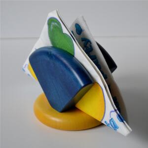 Portatovaglioli in legno di tiglio VELA 10xh9,5 cm realizzato a Bergamo Italia a mano colore giallo blu