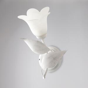 Applique Olga in ferro laccato bianco con decorazione argento e vetro alabastro bianco 1 luce , altezza 33 Cm, larghezza 21 Cm