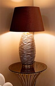 La Lampada da Tavolo PRAGA � un'elegante fusione di stile classico e moderno Dimensioni �45x h 79 cm Lampada E-27 base sferica in vetro