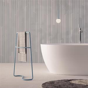 Portasalviette free standing Laccato ONDA dimensioni 44x15x h 80 cm base a ESSE in ottone finitura colorata Pastel blue RAL5024
