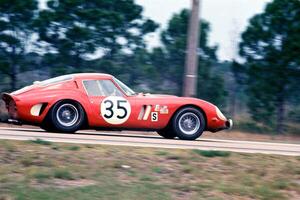Fotografia Larry Perkins driving a Ferrari 250gto 1966