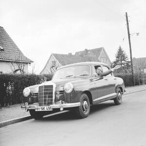 Fotografia Mercedes Benz 190 Hamburg 1957, (40 x 40 cm)