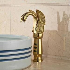 Rubinetteria a forma di cigno per il bagno - Miscelatore per lavabo - Miscelatore a due manopole - Montaggio a 3 fori - Corpo in ottone - Finitura dorata lucida - Modello A