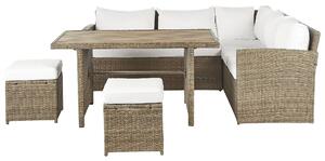 BELIANI Set di divani angolari da giardino in rattan artificiale marrone con cuscini bianchi Tavolo rettangolare a 5 posti e 2 sgabelli per esterni