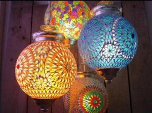 Lampada turca Moosik realizzata a mano a forma di stella colorata con paralume in vetro da 25 cm