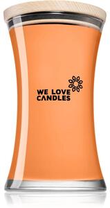 We Love Candles Basic Rhubarb & Lily candela profumata con stoppino in legno 700 g
