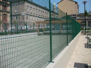 Rete elettrosaldata per recinzioni animali zincata e plastificata verde muschio con maglia 76x63 mm Rotolo 25 mt - 61cm
