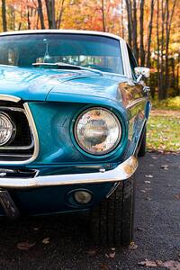 Illustrazione Old Blue Car Close-Up, MathieuViennet