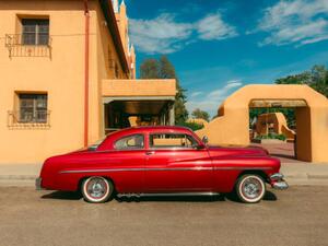 Illustrazione Classic Red Mercury Car in Old, Marcia Straub