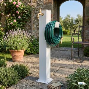 Fontana da giardino in acciaio bianca con rubinetto e base Dimensioni 20x20xh 95 cm con tubo rubinetto, flessibile e Gomito resistente al gelo Colore Corten