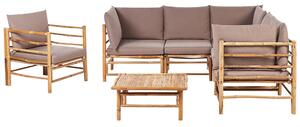 Set da giardino angolare 6 posti composto da divano, poltrona e tavolino in bambù naturale con cuscini color tortora esterno elegante Beliani