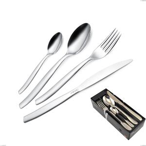 Confezione salvaspazio 24 pezzi con 6 coltelli bistecca Shark, Acciaio inox 18/0 (AISI430), spessore 2.00 mm