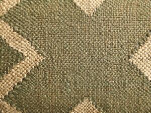 Pouf con motivo geometrico in iuta e lana tessuto a mano di colore verde e beige 50 x 50 cm soggiorno Beliani
