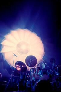 Fotografia February 1977 concert of rock band Pink Floyd at the Paris Pavilion drummer Nick Mason